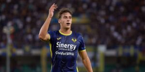 Trung vệ trẻ nhất